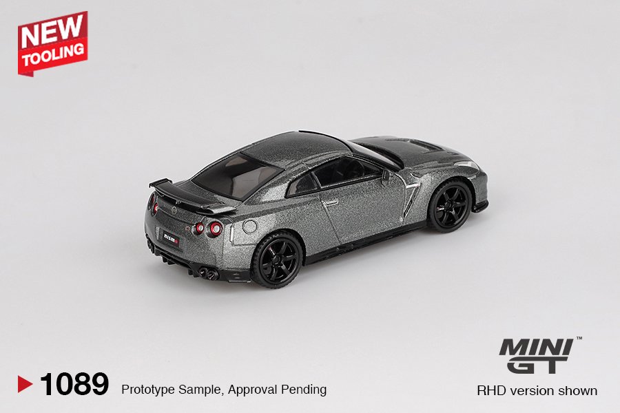 MINI GT #1089 NISSAN GT-R 2013 Dark Metal Gray  (NISMO R35 CRS Ver)