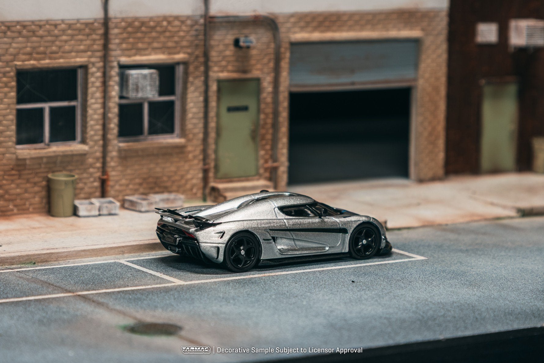 Tarmac Works 1:64 Koenigsegg Regera  Silver Metallic Blue Accents