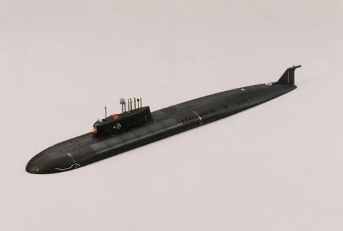Load image into Gallery viewer, Tamiya #31906 1/700 Russian SSGN Kursk Oscar II Class Model kit

