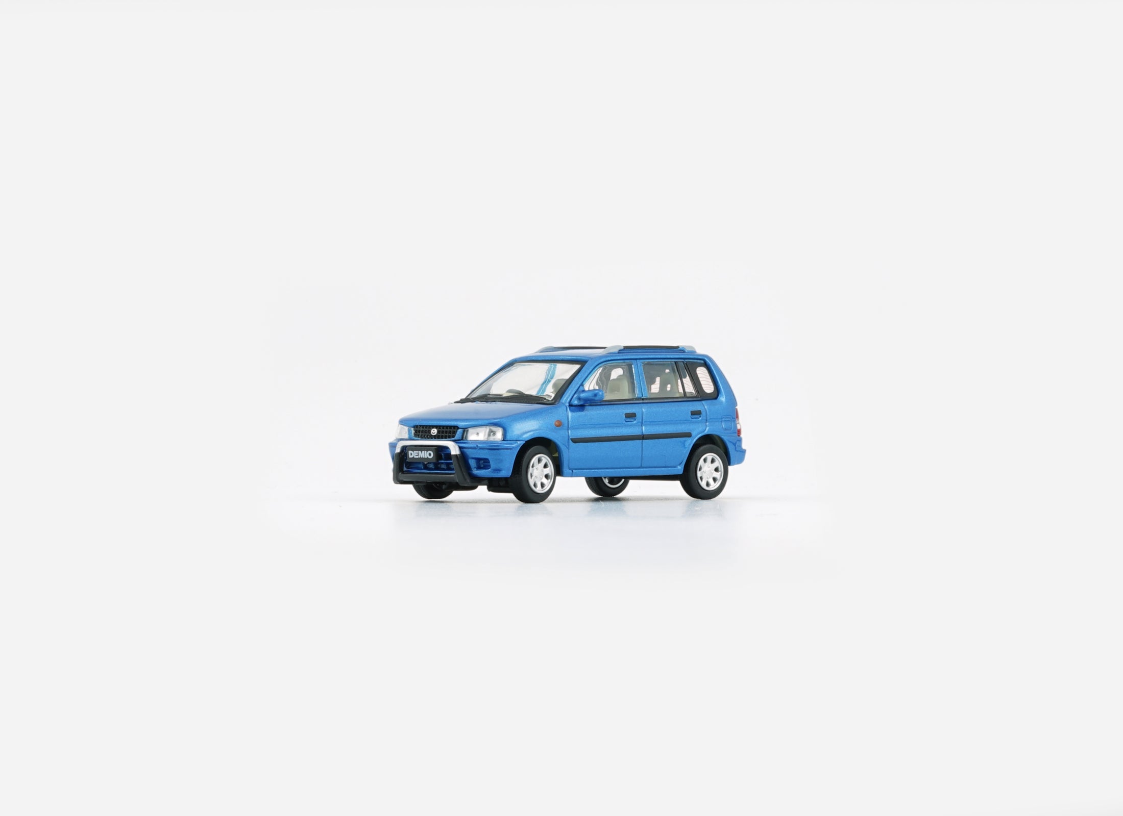 BMC 1/64 Mazda 1994 Demio (Metro) - Blue (RHD) Model with figures