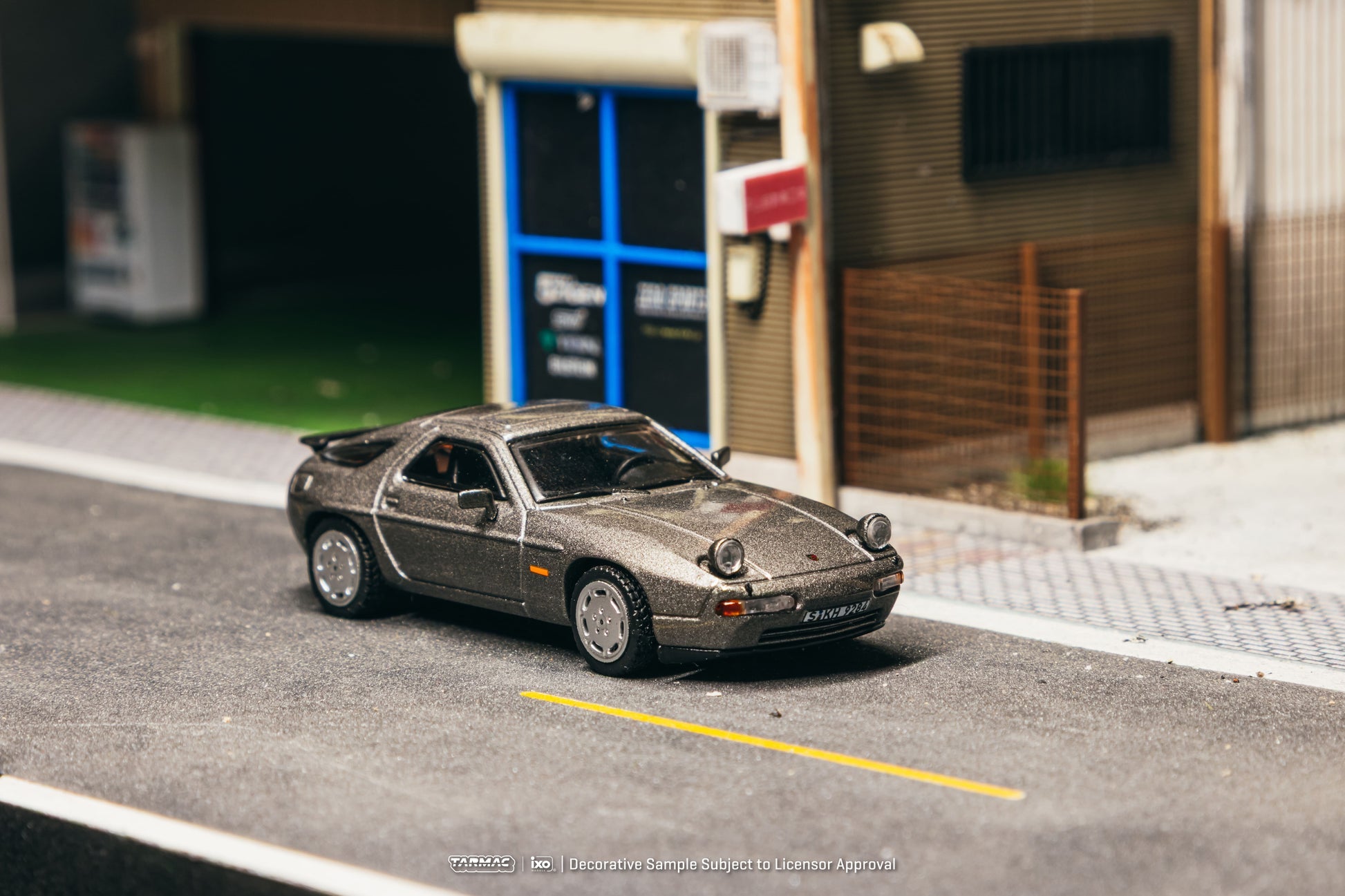 (Pre-order) Tarmac Works 1/64 Porsche 928 S4 Grey Metallic Diecast Model Car