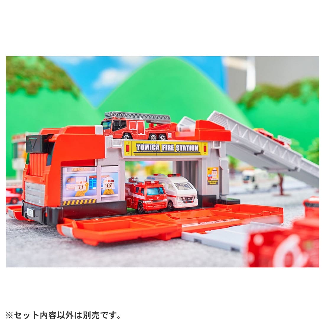 Takara Tomy TOMICA World TOMICA Vehicle Town Transforming Ladder Fire Truck