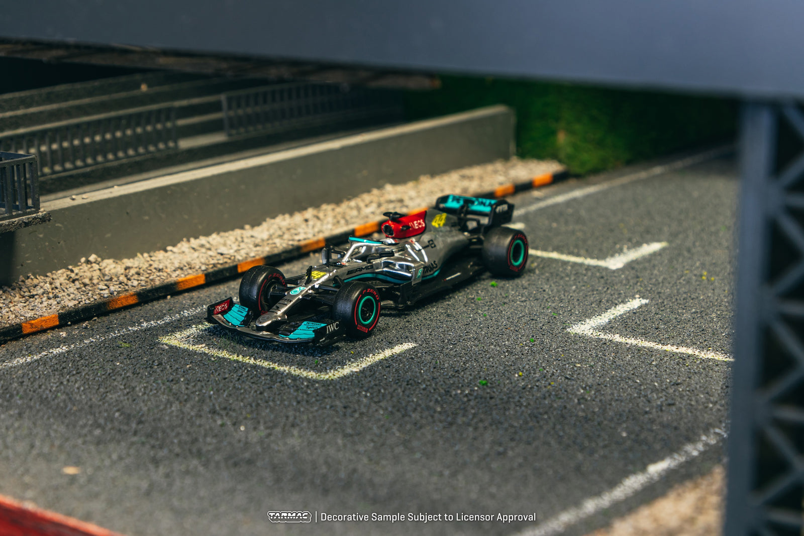 Tarmac Works 1/64 Mercedes-AMG F1 W12 E Performance  Las Vegas Grand