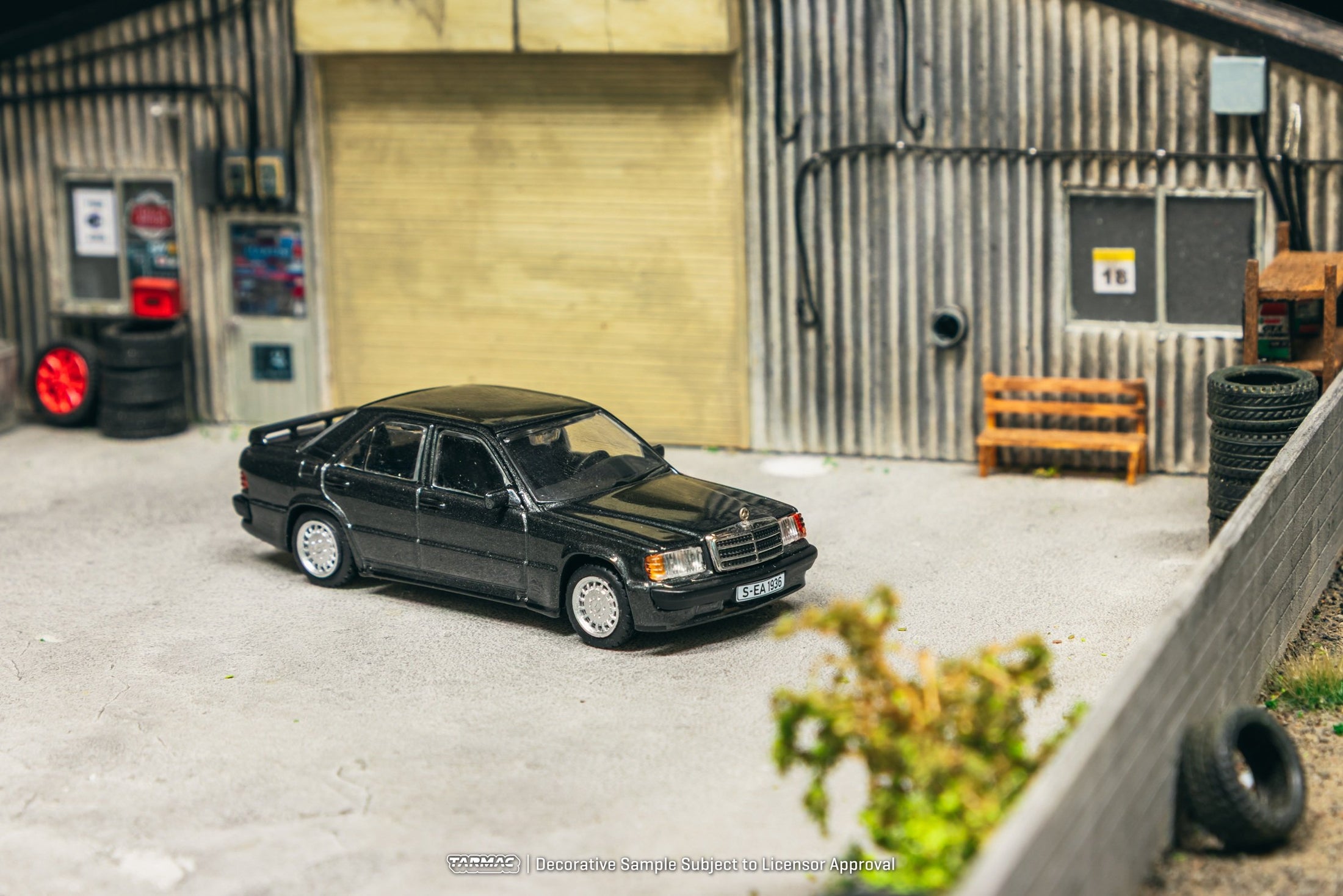 Tarmac Works 1:64 Mercedes-Benz 190 E 2.3-16 Blue-Black metallic