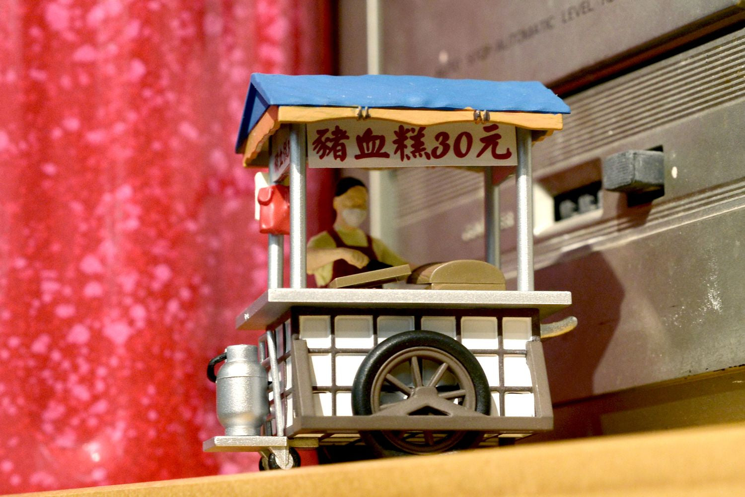 Tiny 1/35 Taiwan Hawker Stall #03 - Pig Blood Cake Figure