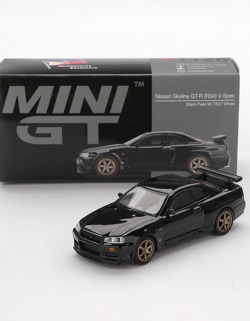 Load image into Gallery viewer, Mini GT 1/64 1126 Nissan Skyline GT-R (R34) V.Spec Black Pearl W/ TE37 Wheel
