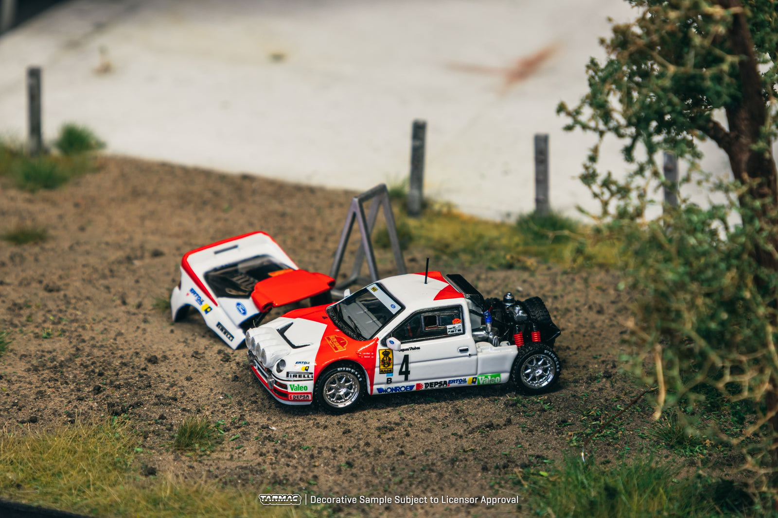 Tarmac Works 1/64 Ford RS200 Rallye Catalunya 1986 Diecast Model Car