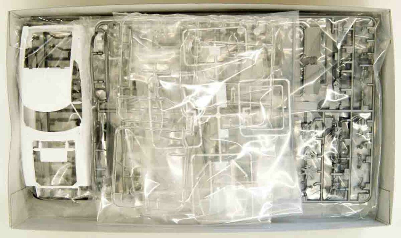 Tamiya #24360 1/24 Sport Car Series - NISSAN Fairlady 240ZG Model Kit