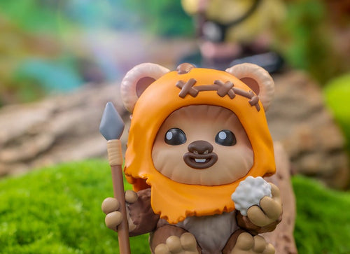Load image into Gallery viewer, Hot Toys Star Wars Ewoks Cosbi Bobble-Head Collection Figure Set (Set of 8)
