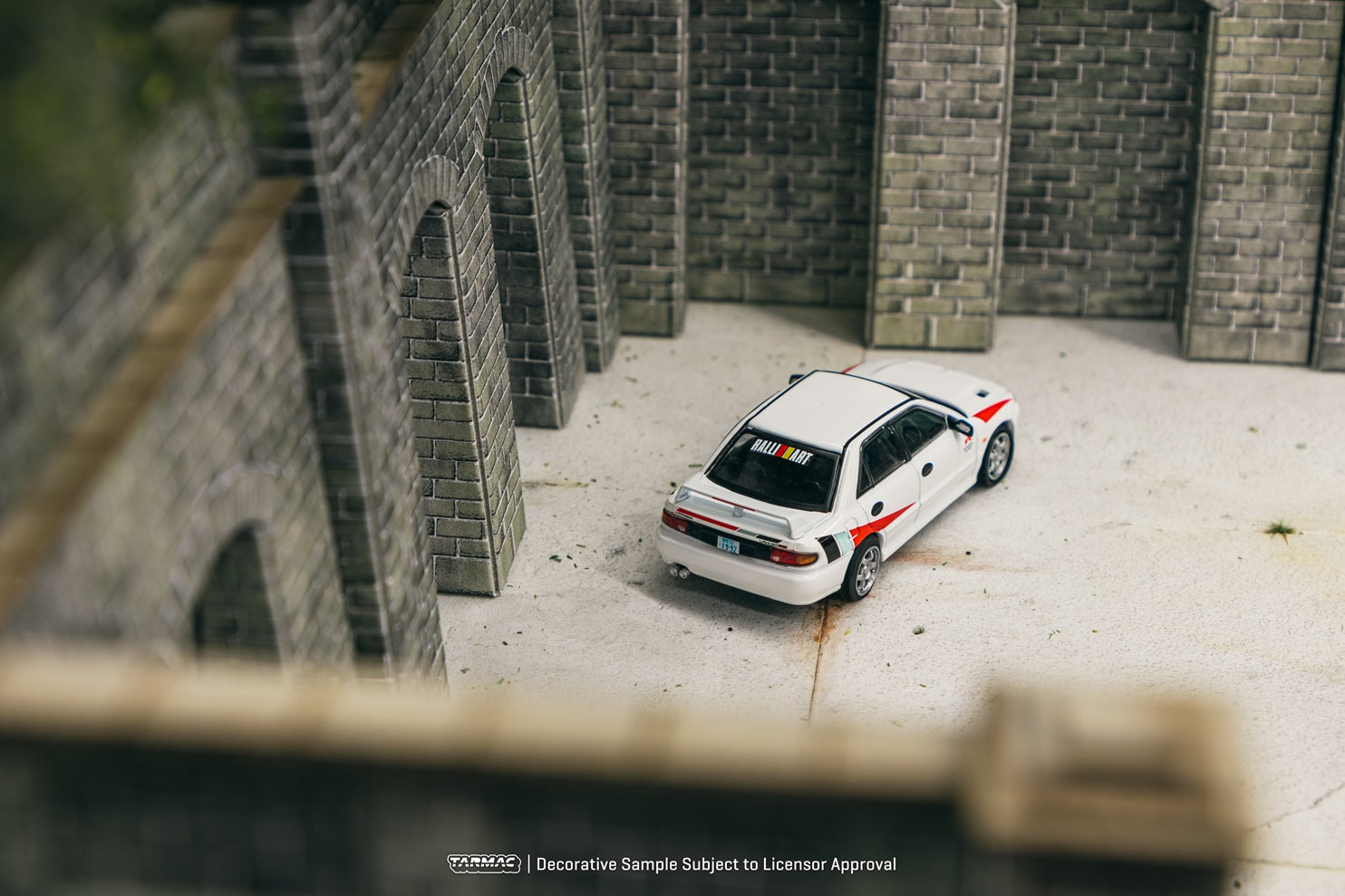 Tarmac Works 1/64 Mitsubishi Lancer RS Evolution White Lamley Model