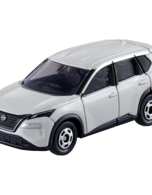 Load image into Gallery viewer, Takara Tomy Tomica #117 1/63 Diecast Car Toy Mini Nissan X-Trail (1st)
