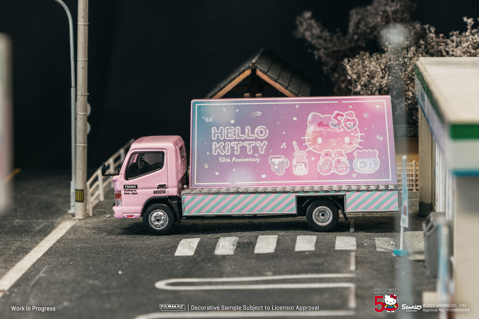 Tarmac Works 1/64 Mitsubishi Fuso Canter Hello Kitty Billboard Car