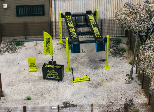 Load image into Gallery viewer, Tarmac Works 1/64 Garage tools set Student Driver Diorama Parts
