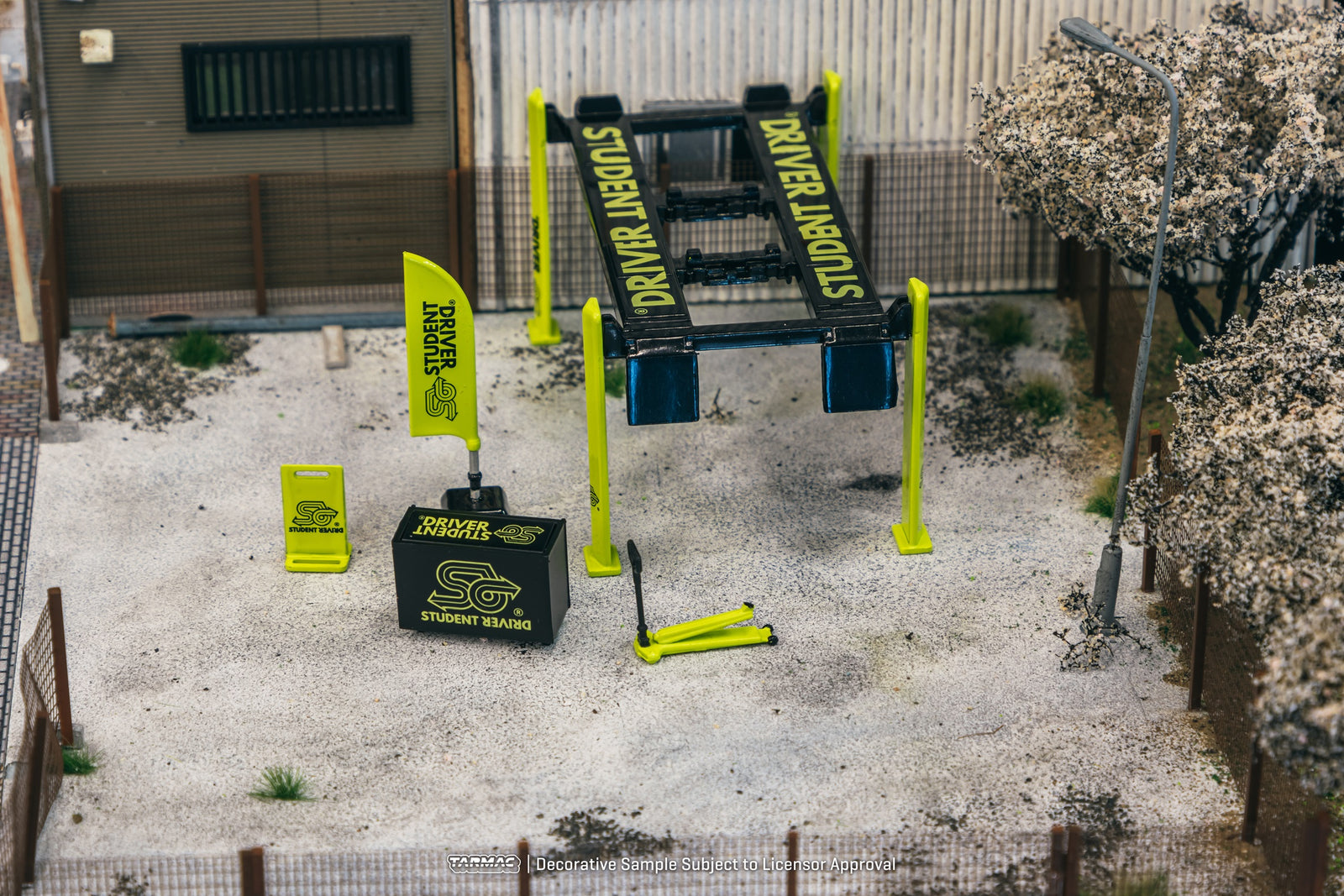 Tarmac Works 1/64 Garage tools set Student Driver Diorama Parts