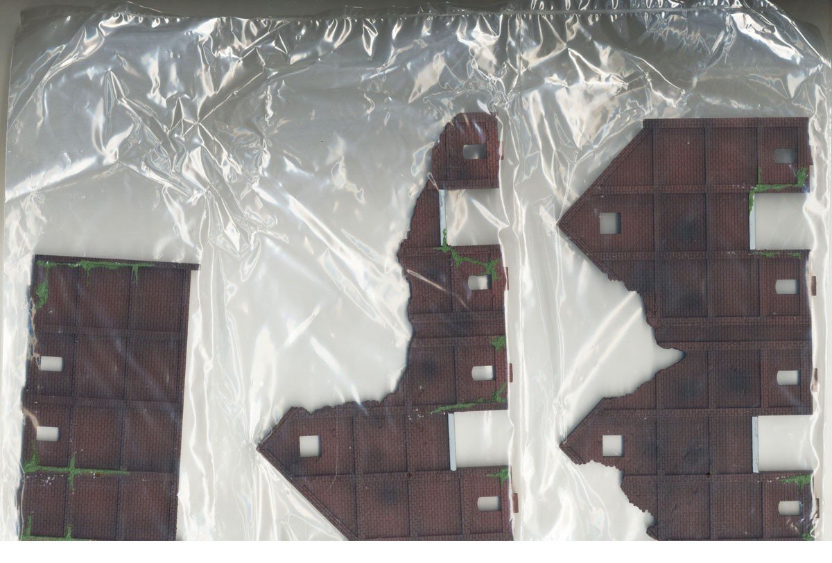 Takara Tomy TOMYTEC Diorama 1:144 -  Dio Com-DCM12 Decayed Warehouse