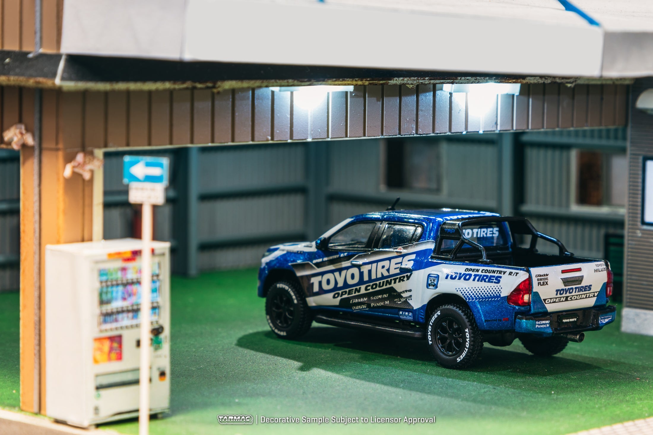 Tarmac Works 1/64 Toyota Hilux  Toyo Tires Diecast model car