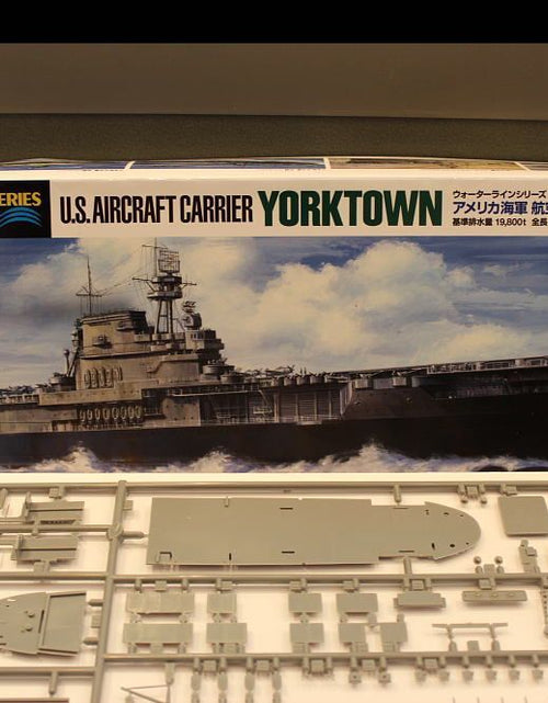 Load image into Gallery viewer, Tamiya #31712 1/700 US Aircraft Carrier YORKTOWN Model kit
