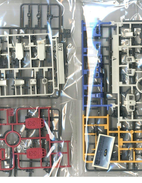 Load image into Gallery viewer, Bandai HG 1/144 RX-78-2 Gundam [Beyond Global] (Gundam Model Kits)
