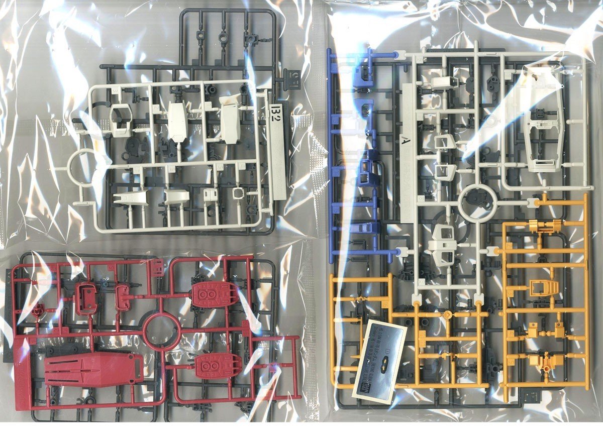 Bandai HG 1/144 RX-78-2 Gundam [Beyond Global] (Gundam Model Kits)