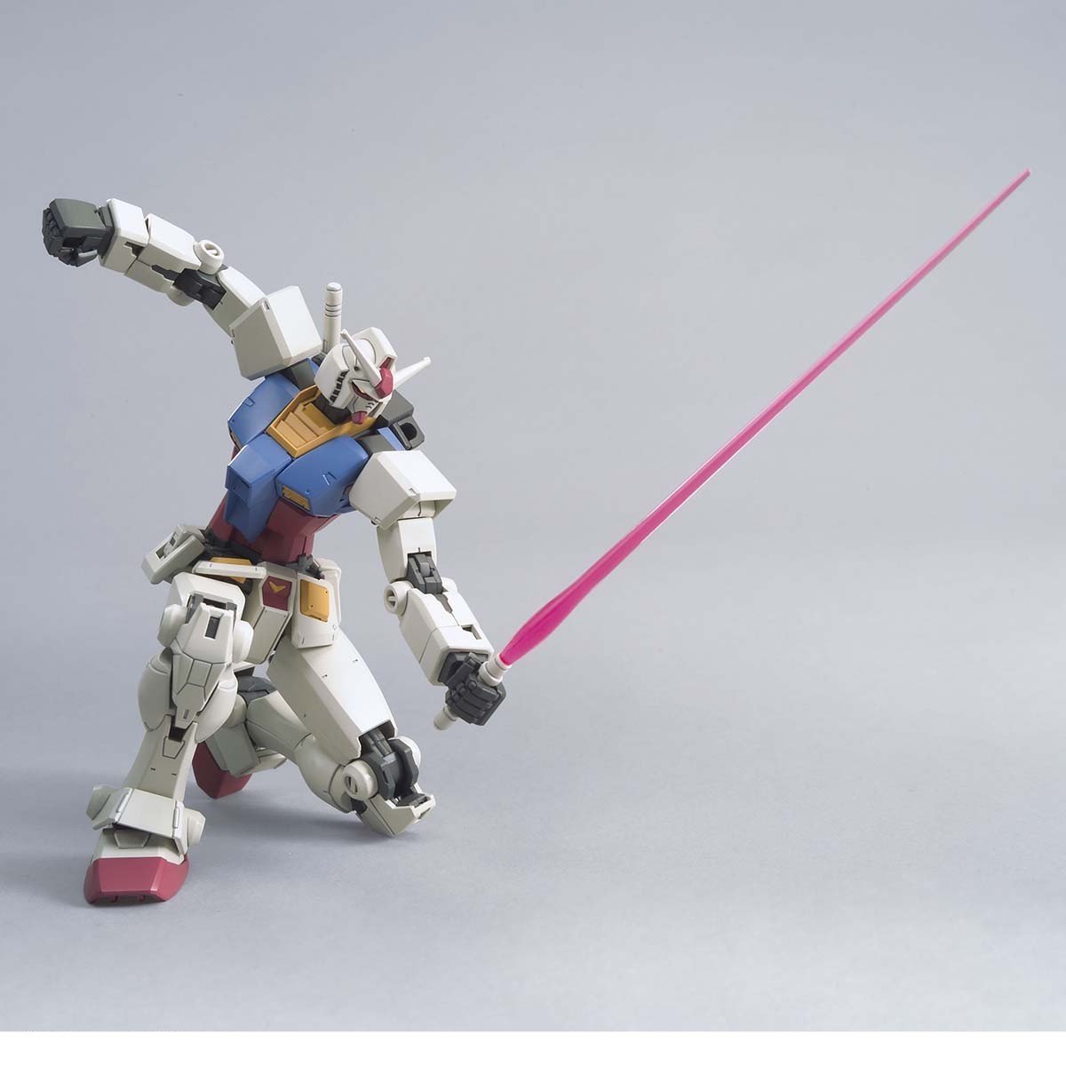 Bandai HG 1/144 RX-78-2 Gundam [Beyond Global] (Gundam Model Kits)