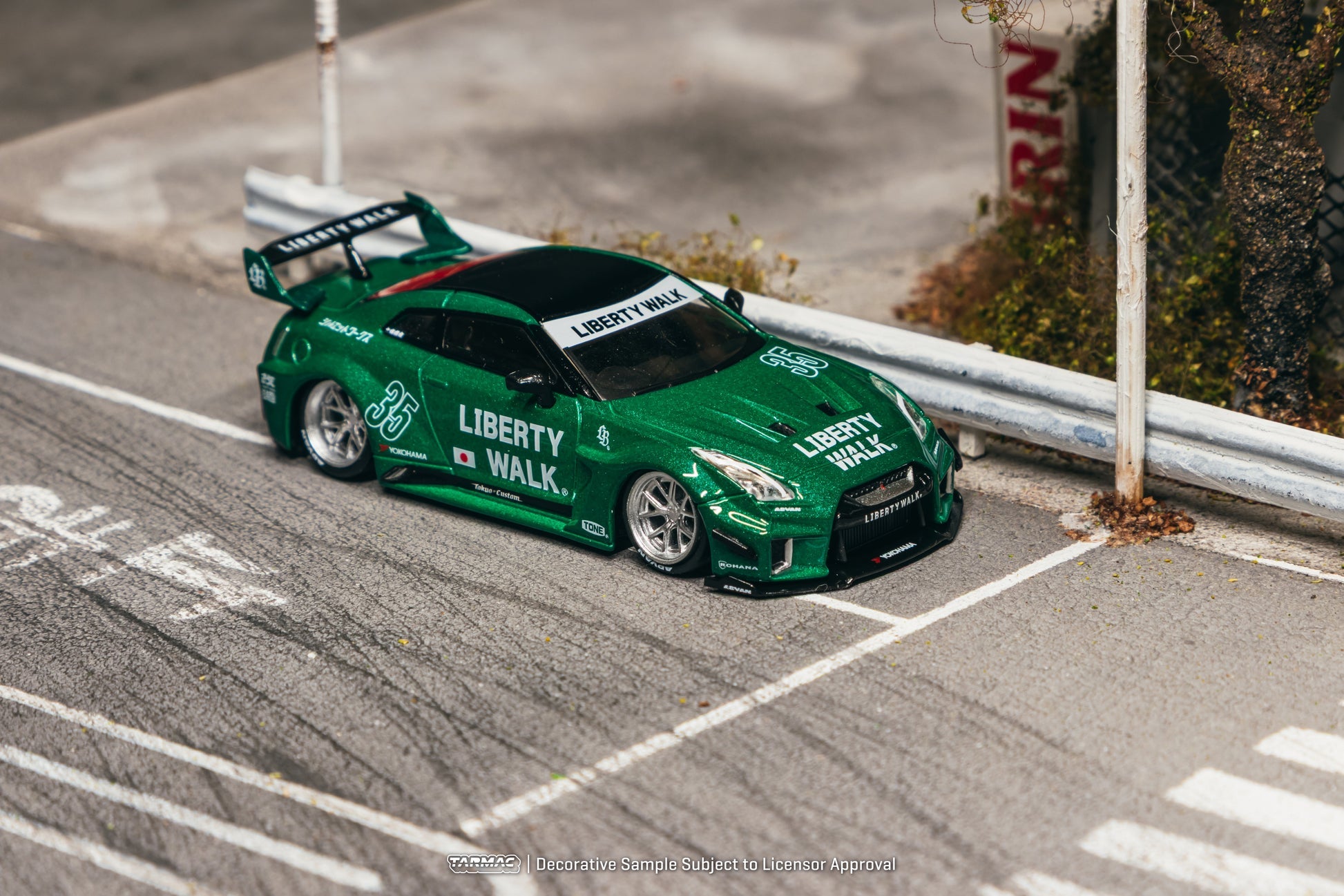 (Pre-order) Tarmac Works 1/64 LB-Silhouette WORKS GT NISSAN 35GT-RR EmeraldGreen