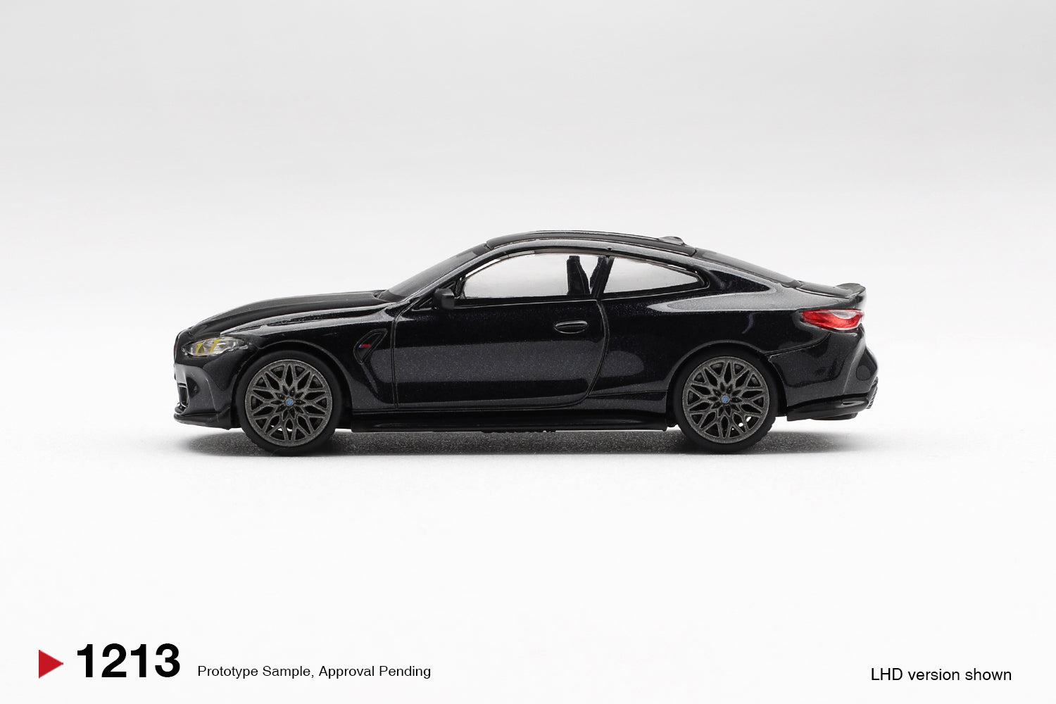 (Pre-order) MINI GT #1213 BMW M4 CS Black Sapphire RHD Diecast Model Car