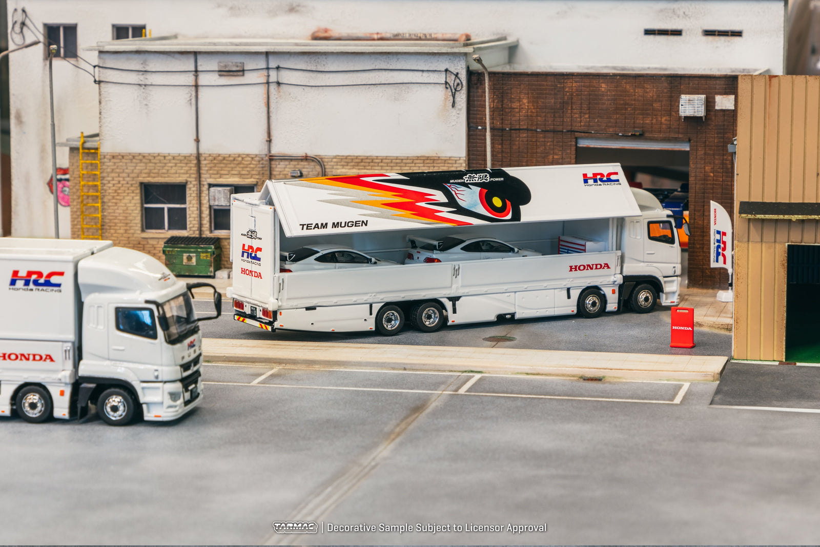 Tarmac Works 1/64 Mitsubishi Fuso Super Great TEAM MUGEN Model Car