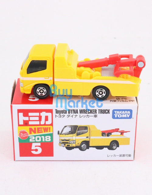 Load image into Gallery viewer, Takara Tomy Tomica No.05 Toyota DYNA Wrecker Truck Diecast Toy Car 2018 NEW

