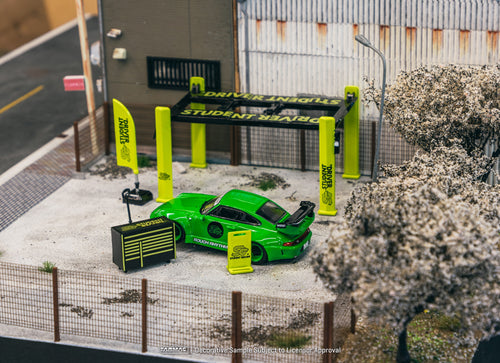 Load image into Gallery viewer, Tarmac Works 1/64 Garage tools set Student Driver Diorama Parts
