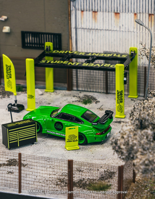 Load image into Gallery viewer, Tarmac Works 1/64 Garage tools set Student Driver Diorama Parts
