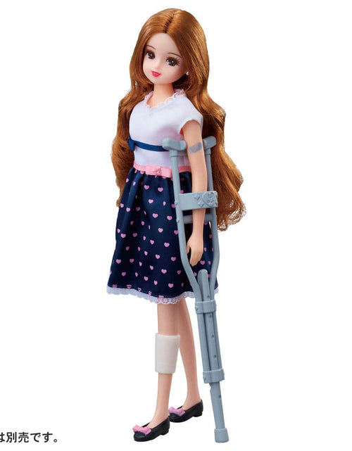 Load image into Gallery viewer, Takara Tomy Licca Chan Doll Accessories Set - Crutch and Treatment Set
