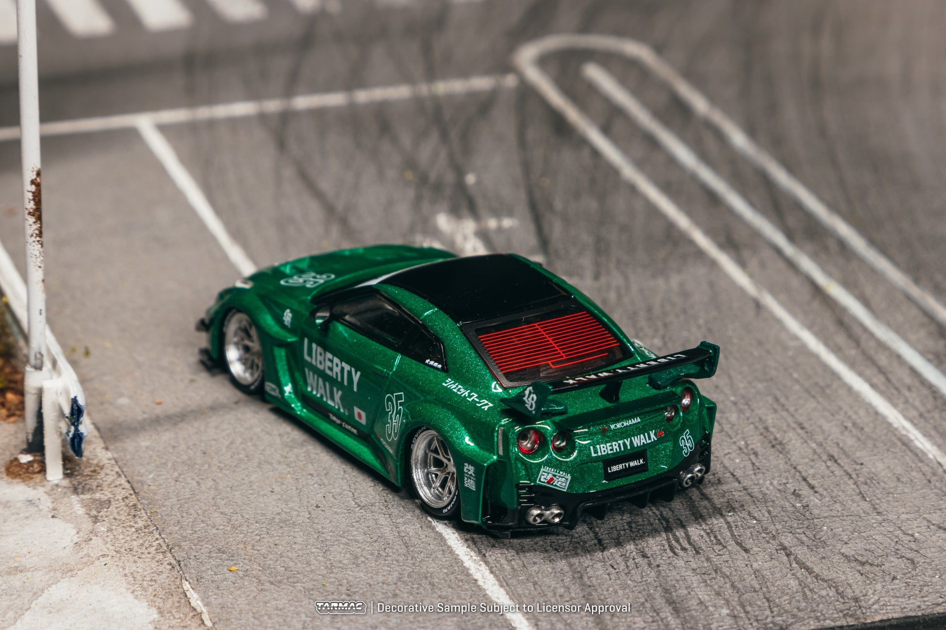 (Pre-order) Tarmac Works 1/64 LB-Silhouette WORKS GT NISSAN 35GT-RR EmeraldGreen