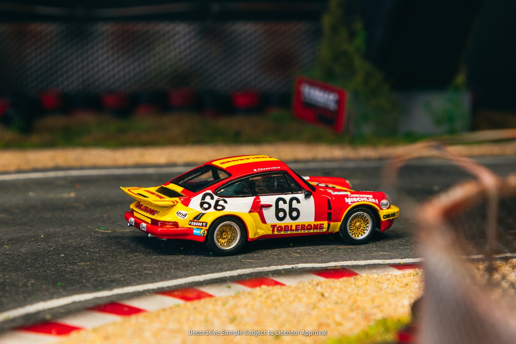 (Pre-order)Tarmac Works 1:64 Porsche 911 Carrera RSR 3.0 24h Le Mans 1974 #66