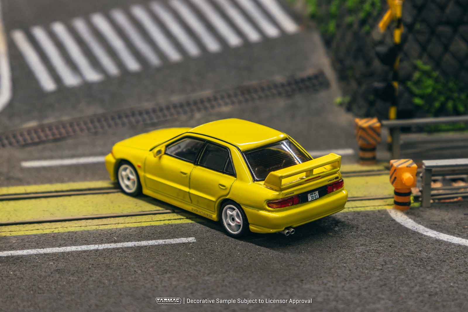 Tarmac Works 1/64 Mitsubishi Lancer GSR Evolution III Yellow Model