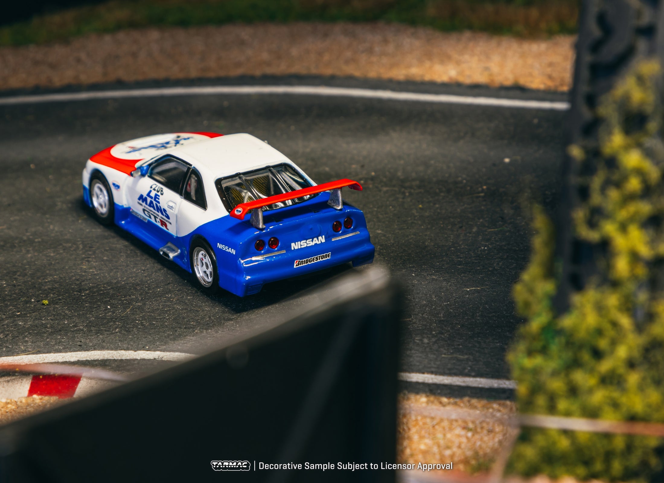Tarmac Works 1/64 Nissan NISMO GT-R LM Test Car Diecast Model