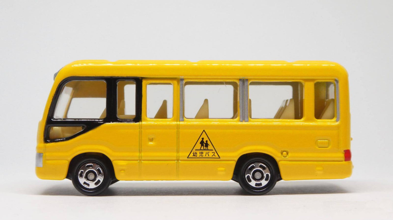 Takara Tomy Tomica #49 Toyota Coaster Kindergarten Bus Scale 1/89 Diecast Car