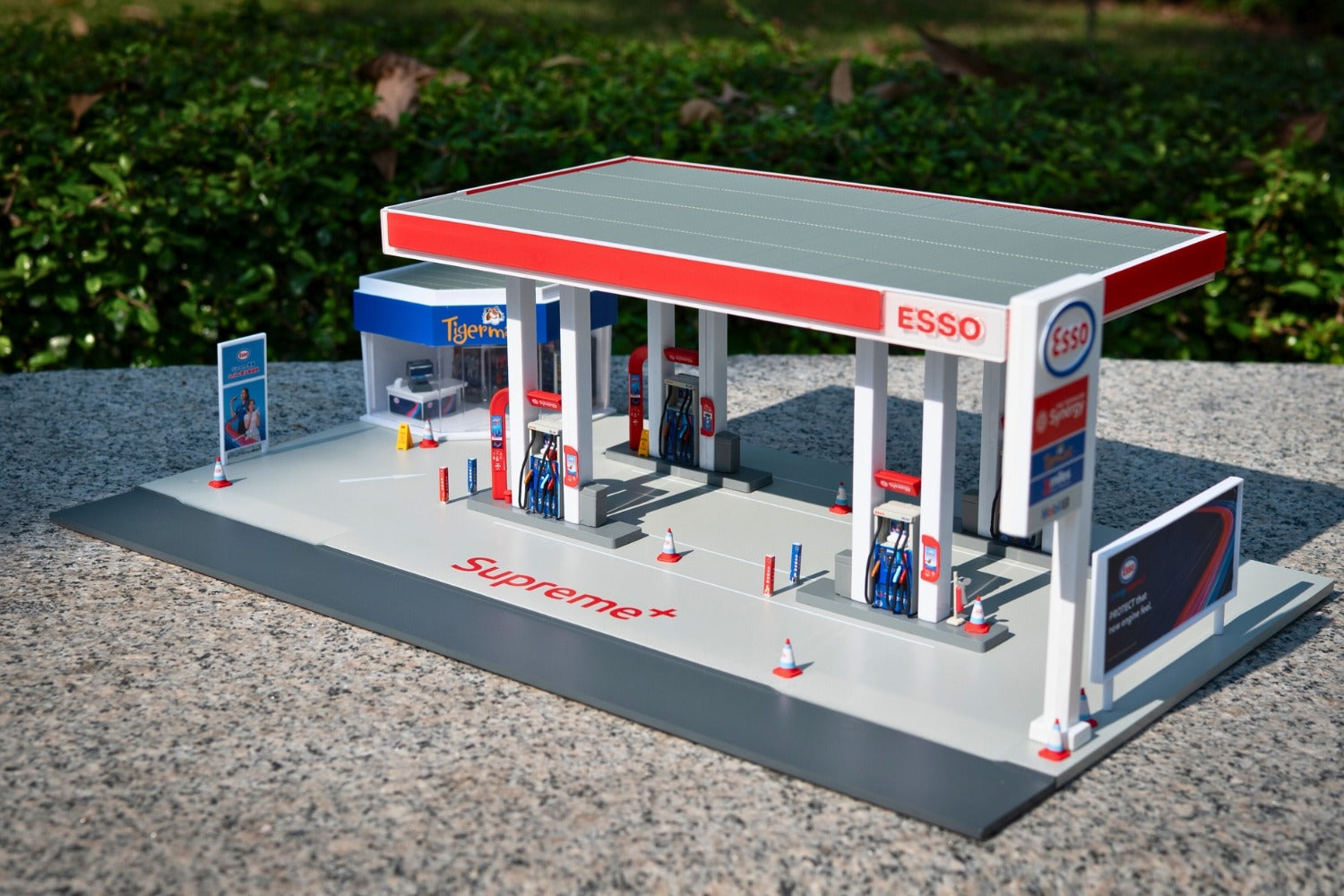 Tiny City Hong Kong Bd30 1/64 ESSO Gas Station Petrol Model Diorama
