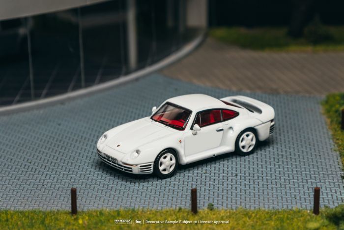 (Pre-order) Tarmac Works 1/64 Porsche 959 White Model Car + Trading Cards Set