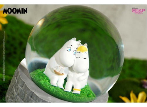 Load image into Gallery viewer, Soap Studio Moomin Family Moomin &amp; Snorkmaiden Couple Water Crystal Ball
