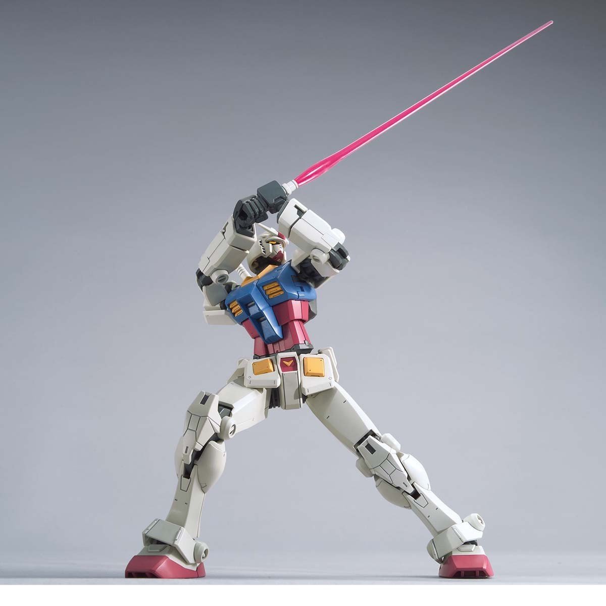 Bandai HG 1/144 RX-78-2 Gundam [Beyond Global] (Gundam Model Kits)