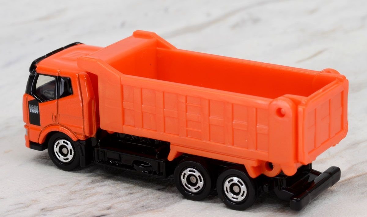 Takara Tomy Tomica diecast car CN-13 - Faw Jiefang J6 Orange