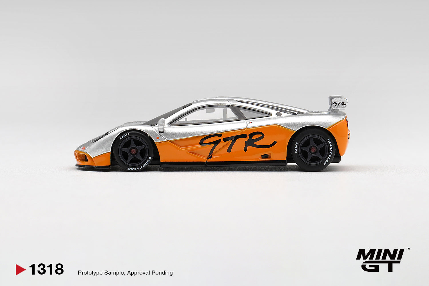(Pre-order) Mini GT #1318 McLaren F1 GTR 1995 Presentation Diecast Model Car
