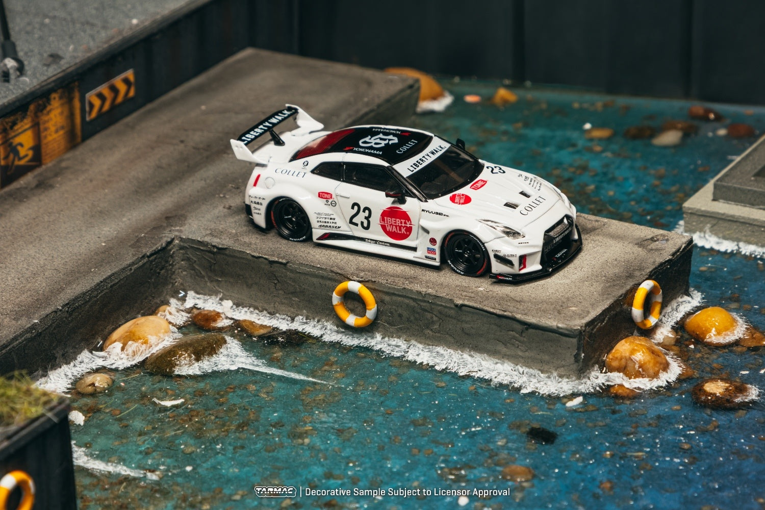 (Pre-order) Tarmac Works LB-Silhouette WORKS GT NISSAN 35GT-RR  White Diecast