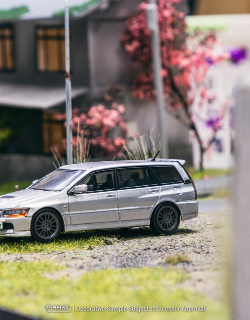 Load image into Gallery viewer, Tarmac Works Diecast Car 1/64 Mitsubishi Lancer Evolution Wagon
