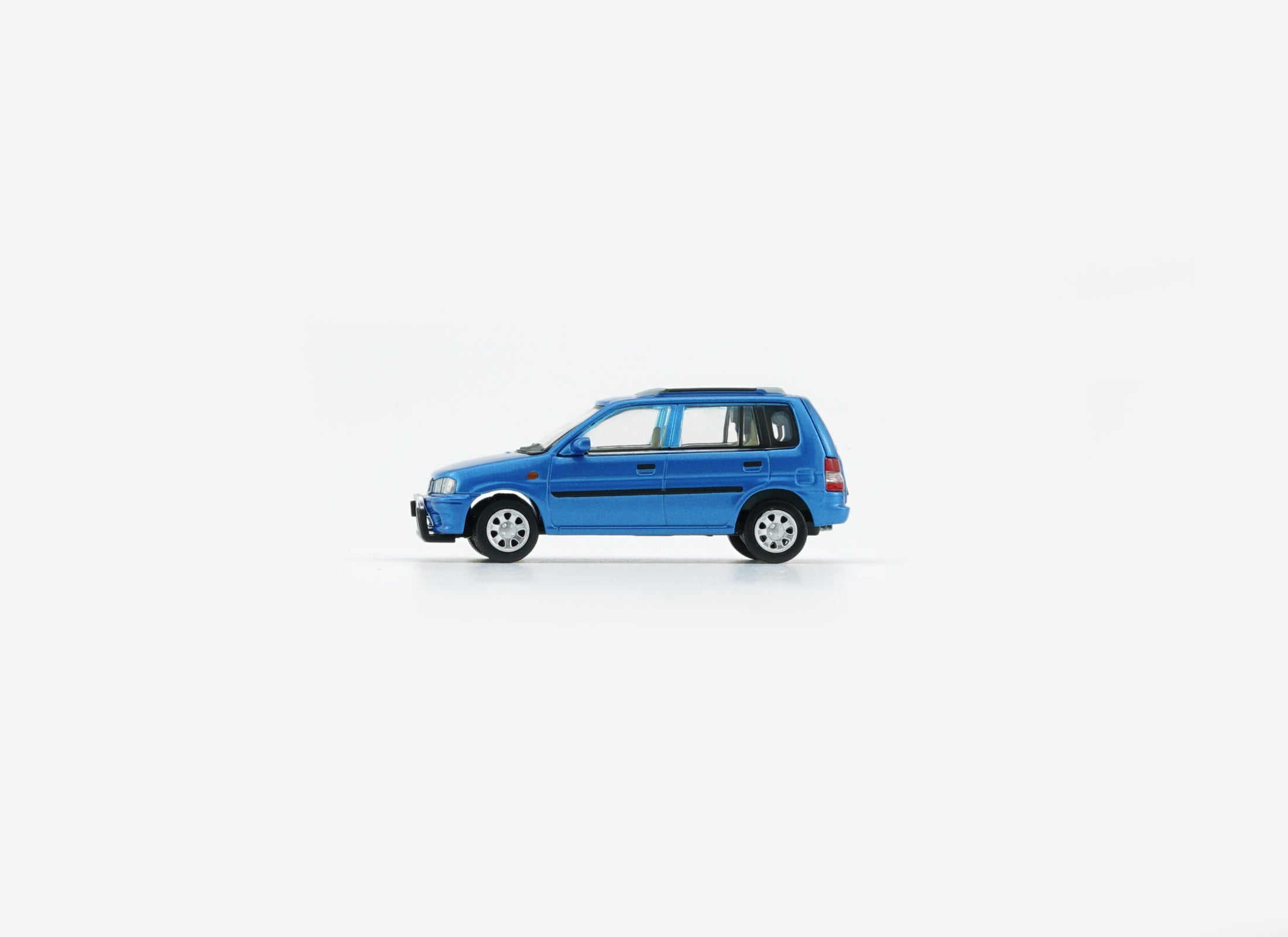 BMC 1/64 Mazda 1994 Demio (Metro) - Blue (RHD) Model with figures