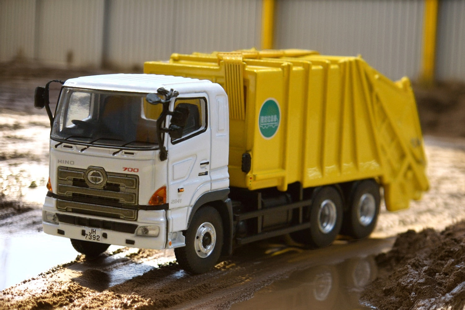 Tiny City 155 Die-cast 1/76 odel Car - HINO 700 Refuse Truck Model Car
