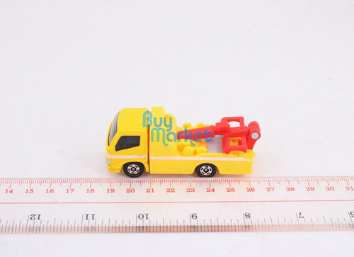 Load image into Gallery viewer, Takara Tomy Tomica No.05 Toyota DYNA Wrecker Truck Diecast Toy Car 2018 NEW
