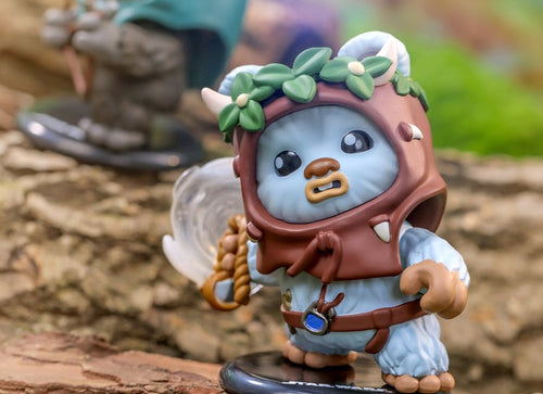 Load image into Gallery viewer, Hot Toys Star Wars Ewoks Cosbi Bobble-Head Collection Figure Set (Set of 8)
