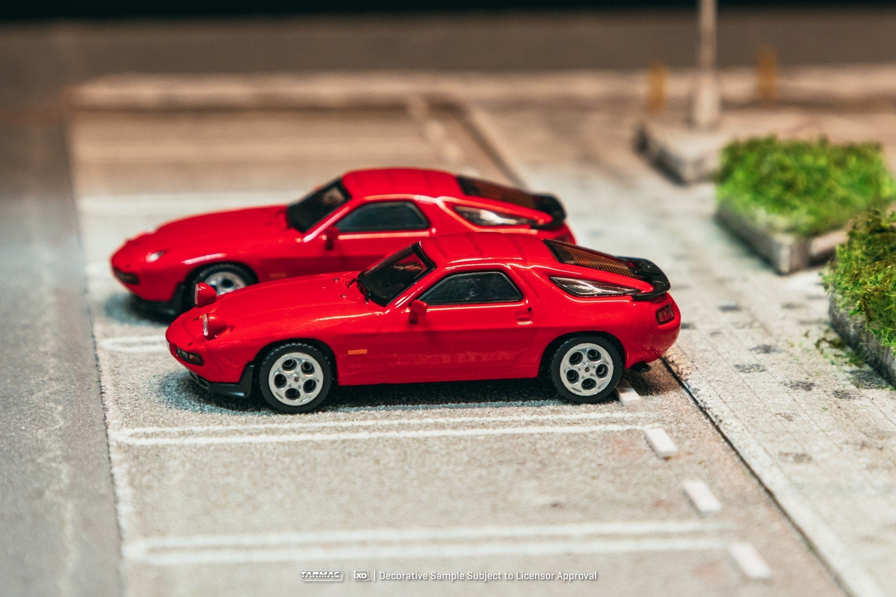 (Pre-order) Tarmac Works Porsche 928 S Red 1/64 Diecast Model Car