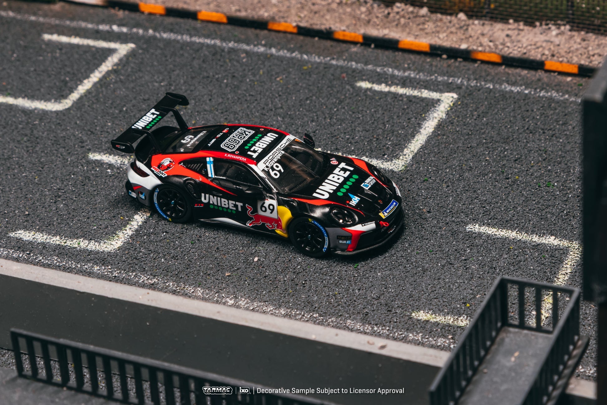 (Pre-order) Tarmac Works 1/64 Porsche 911 GT3 Cup (992) Porsche Carrera Cup 2024